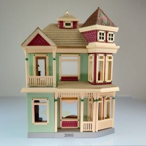 HALLMARK 2005 Nostalgic Houses And Shops Ornament